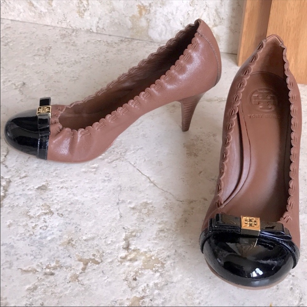 Read description-Tory Burch Romy Mid-Heel Almond & Black Heels Size 9.5